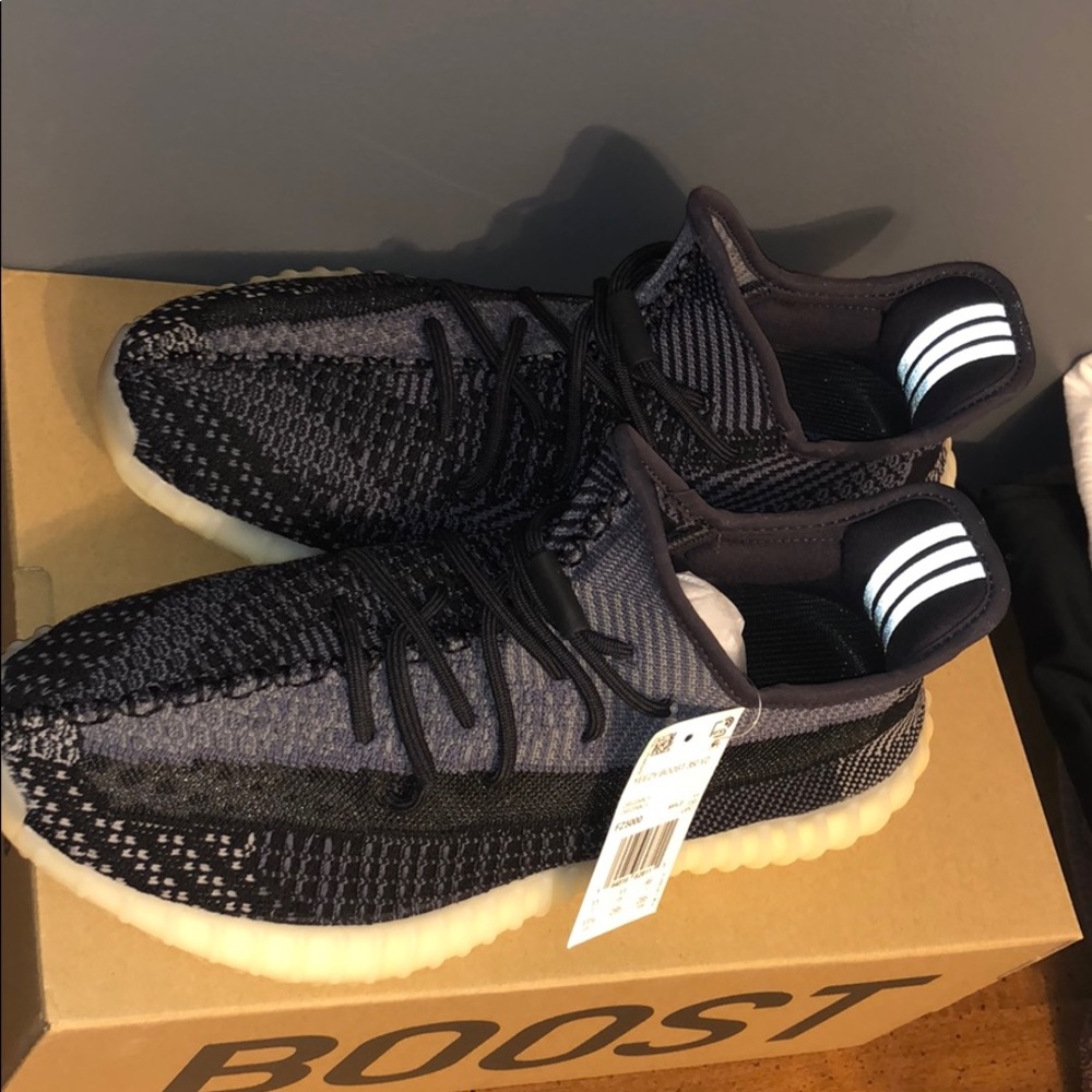 YEEZY BOOST 350 carbon